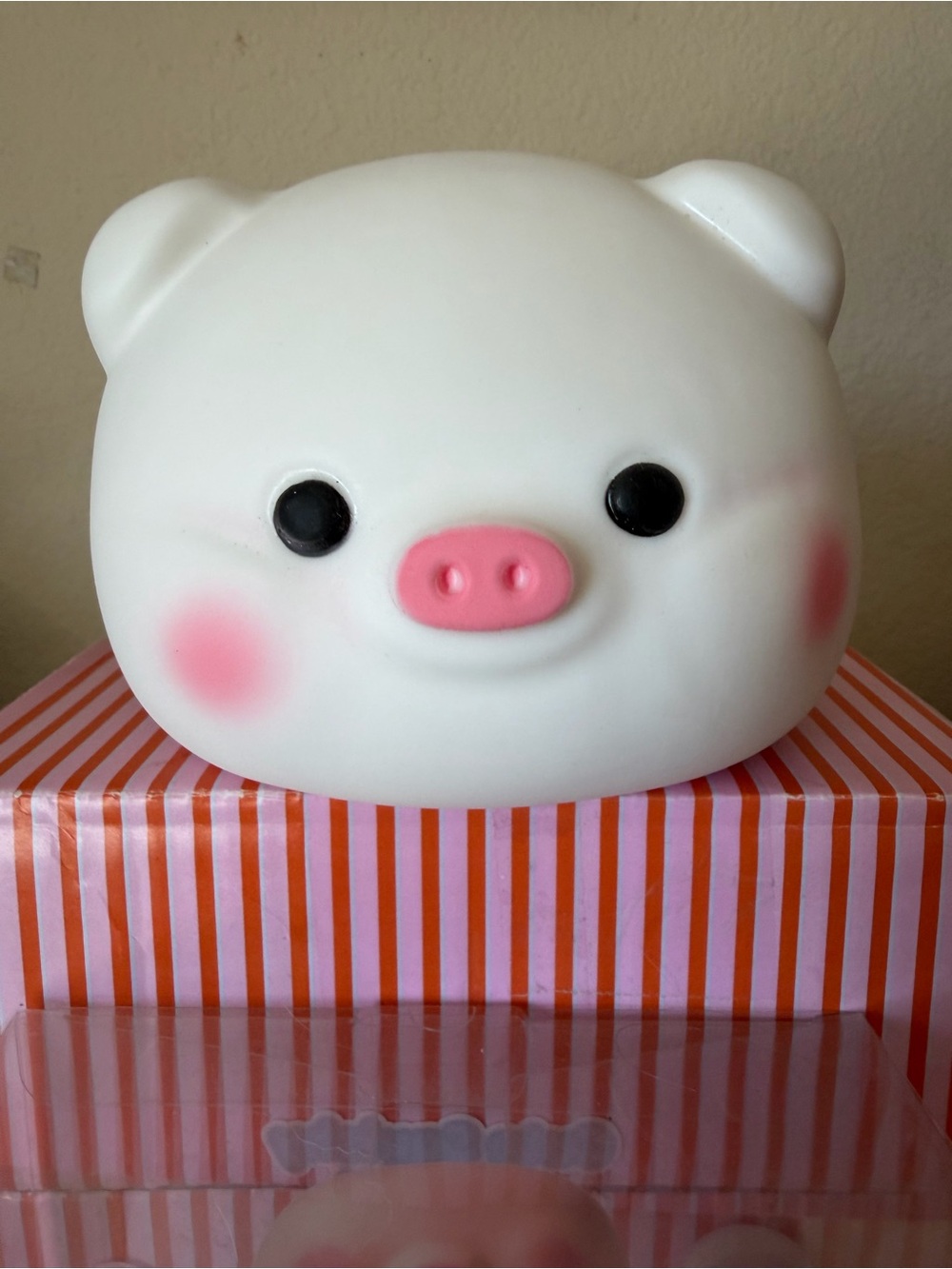 🎀🎀CUDDLY WHITE PIG WITH PINK ACCENTS!!🎀🎀 “THE CUTEST PIG EVER”🎀🎀